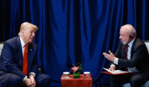 Trump reúne líderes da América Latina em cúpula nos EUA, mas Lula fica fora da lista de convidados.