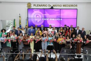 Câmara de Parnamirim entrega Comenda Eva Lúcia a 21 parnamirinenses.