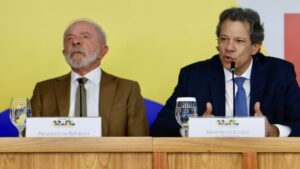 Lula e Haddad criticaram alta dos combustíveis em 2021 e 2022.